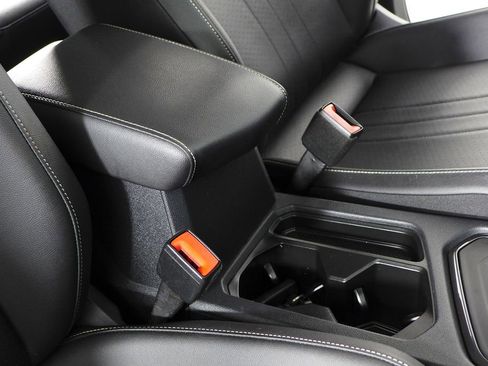 Used 2022 Volkswagen Tiguan SE image 16