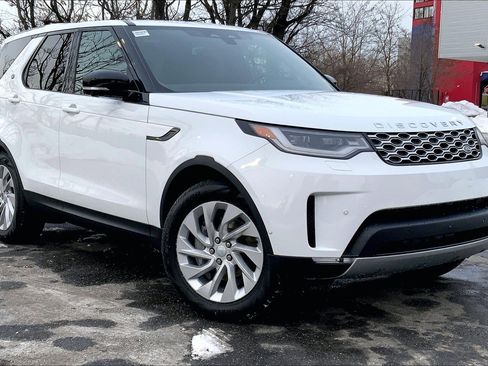 New 2026 Land Rover Discovery S image 2