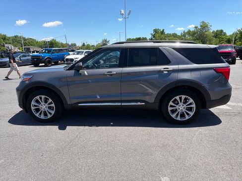Used 2021 Ford Explorer XLT w/ Equipment Group 202A AWD/4WD image 10