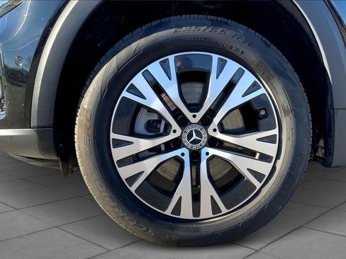 Used 2025 Mercedes-Benz GLB 250 4MATIC image 10