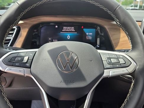 Used 2025 Volkswagen Atlas SE FWD image 23