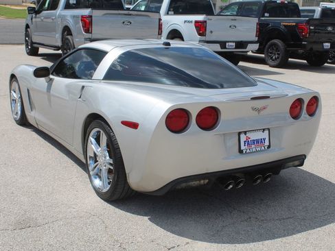 Used 2005 Chevrolet Corvette Coupe w/ Preferred Equipment Group RWD image 4