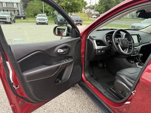 Used 2014 Jeep Cherokee Trailhawk w/ Leather Interior Group AWD/4WD image 19