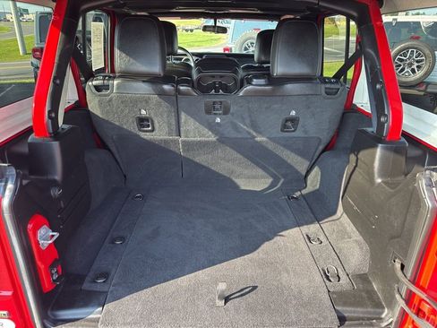 Used 2021 Jeep Wrangler Unlimited Sahara AWD/4WD image 8