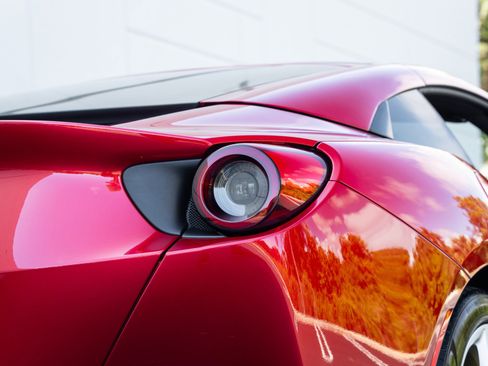 Used 2019 Ferrari Portofino RWD image 19