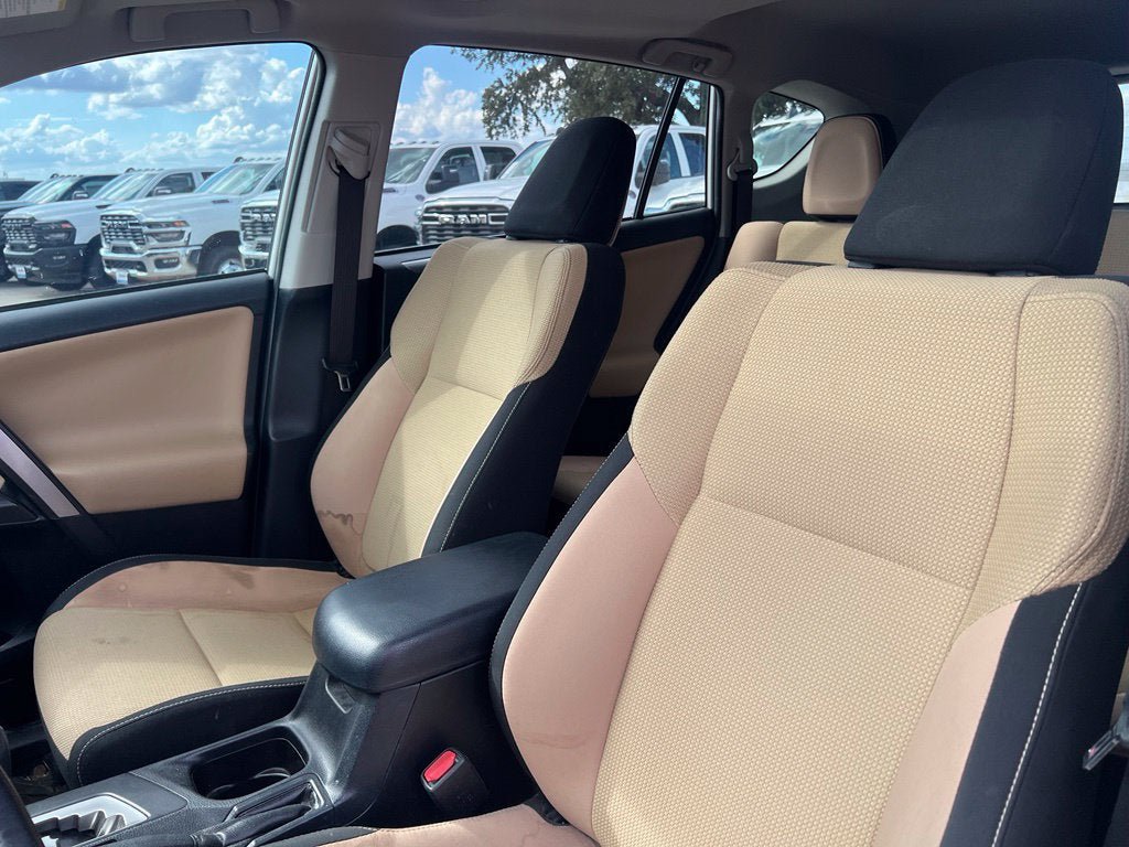 Used 2017 Toyota RAV4 XLE FWD image 13