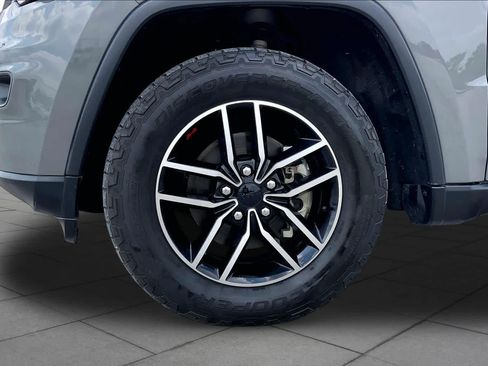 Used 2019 Jeep Grand Cherokee Trailhawk AWD/4WD image 11
