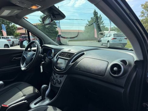 Used 2016 Chevrolet Trax LT w/ LT Convenience Package AWD/4WD image 29