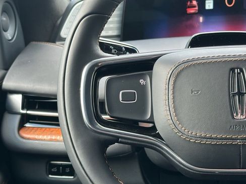 New 2025 Lincoln Navigator L Black Label AWD/4WD image 9