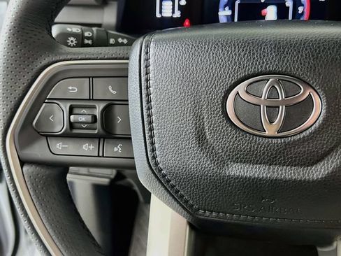New 2026 Toyota 4Runner SR5 AWD/4WD image 16