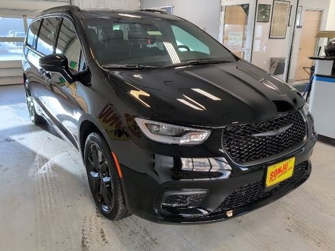 New 2026 Chrysler Pacifica Select image 7