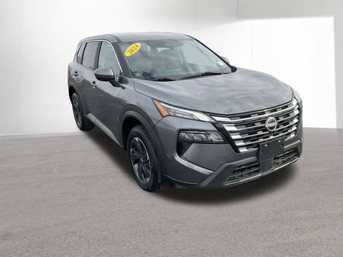 Used 2024 Nissan Rogue SV image 3