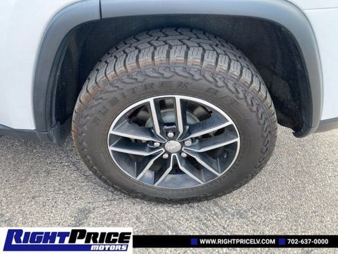 Used 2017 Jeep Grand Cherokee Trailhawk image 25
