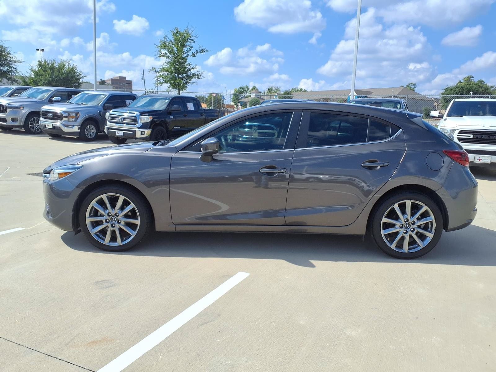 Used 2018 MAZDA MAZDA3 Grand Touring w/ Premium Equipment Package FWD image 9