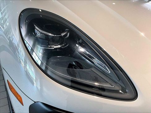 Used 2024 Porsche Macan Turbo image 15
