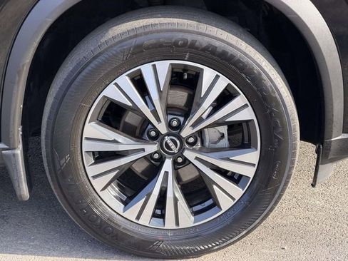 Used 2023 Nissan Rogue SV image 7