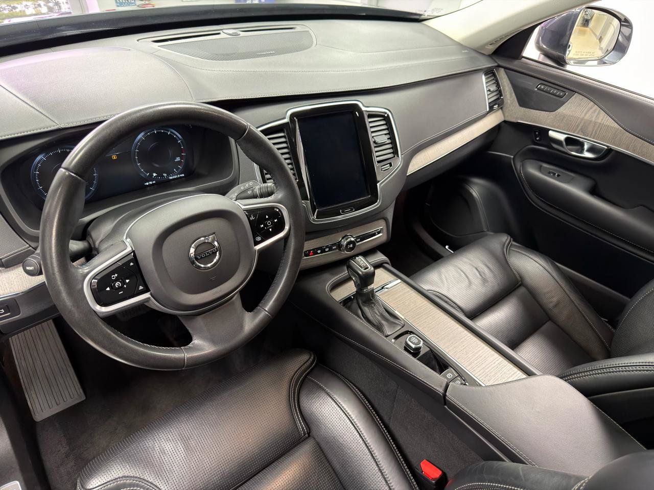 Used 2022 Volvo XC90 T6 Inscription AWD/4WD image 25