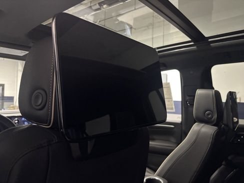 New 2026 Chevrolet Suburban Premier image 31