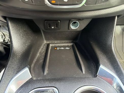 Used 2023 Chevrolet Traverse LT FWD image 33