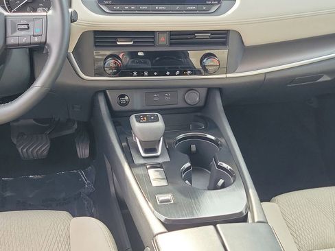 Certified 2025 Nissan Rogue SV FWD image 26
