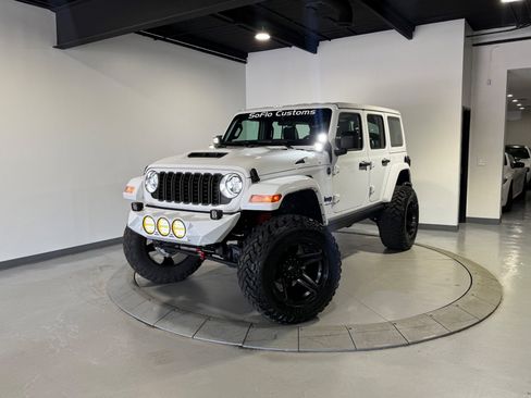 Used 2025 Jeep Wrangler Sport AWD/4WD image 5
