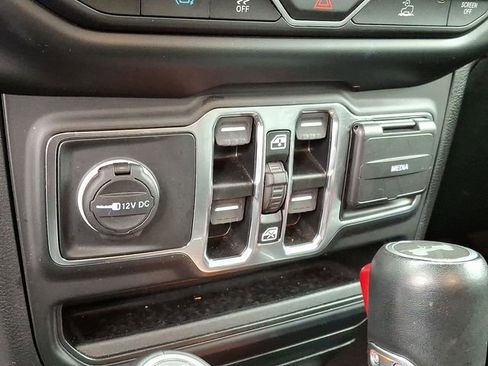 Used 2021 Jeep Wrangler Unlimited Sahara image 25