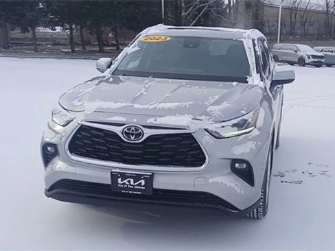 Used 2023 Toyota Highlander Limited image 6
