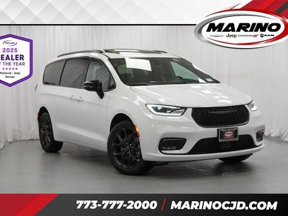 New 2026 Chrysler Pacifica Limited