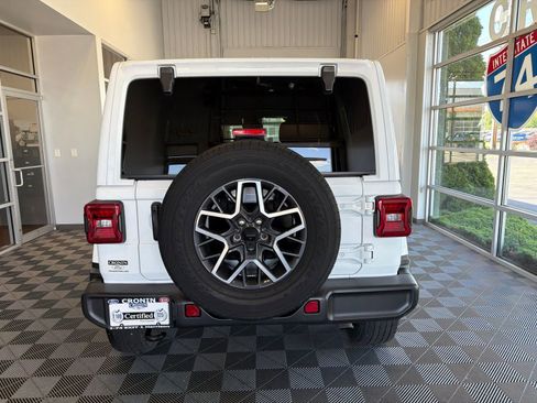 Used 2024 Jeep Wrangler Unlimited Sahara AWD/4WD image 5
