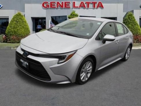 Used 2023 Toyota Corolla LE w/ LE Convenience Package image 3