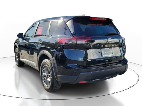 Certified 2025 Nissan Rogue S FWD image 5