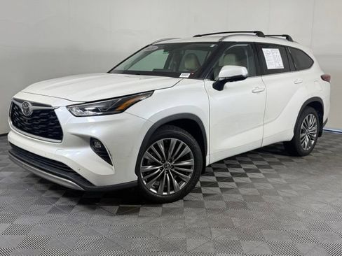 Used 2021 Toyota Highlander Platinum AWD/4WD image 1