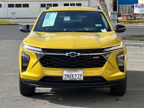 Certified 2025 Chevrolet Trax RS w/ Driver Confidence Package image 9