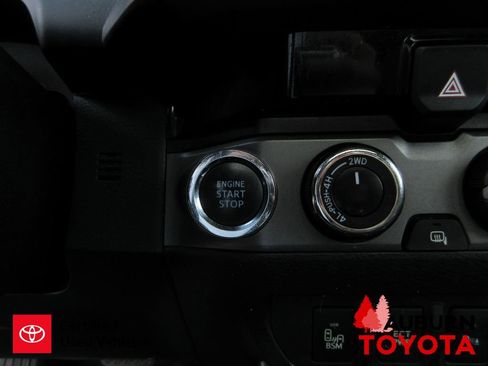 Certified 2018 Toyota Tacoma TRD Off-Road image 16