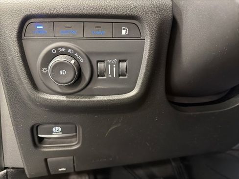 Used 2022 Jeep Grand Cherokee Summit w/ Luxury Tech Group V image 13