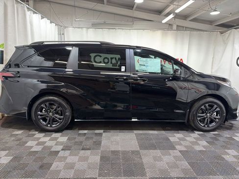 Used 2026 Toyota Sienna XSE image 8
