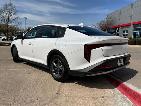 Used 2025 Kia K4 LXS image 8