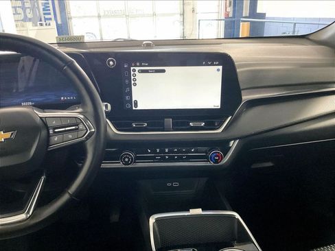 Used 2025 Chevrolet Equinox LT w/ Safety and Technology Package AWD/4WD image 18