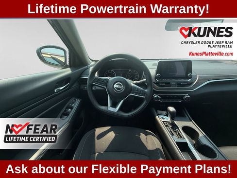 Used 2025 Nissan Altima 2.5 SV FWD image 15