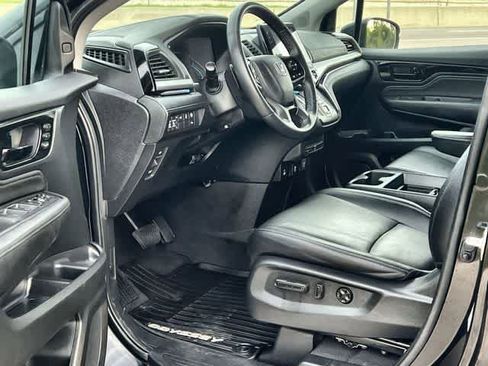 Used 2023 Honda Odyssey Touring image 3