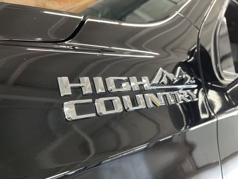 Used 2021 Chevrolet Tahoe High Country AWD/4WD image 11