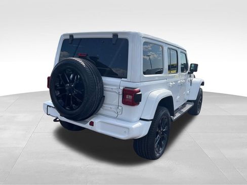 Used 2022 Jeep Wrangler Unlimited Sahara AWD/4WD image 5