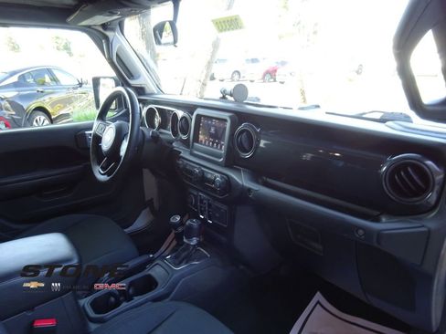 Used 2022 Jeep Gladiator Sport AWD/4WD image 16