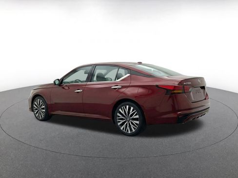 Used 2025 Nissan Altima 2.5 SV FWD image 7