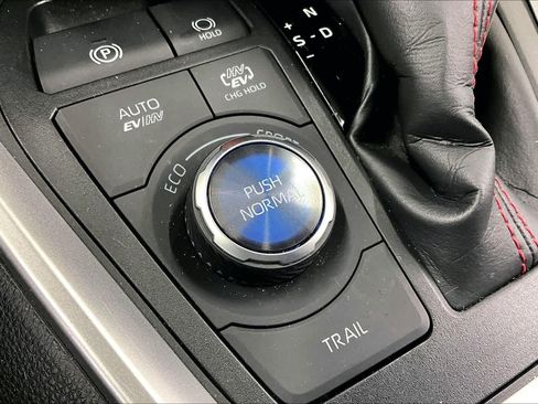 Used 2024 Toyota RAV4 XSE w/ Weather Package AWD/4WD image 33