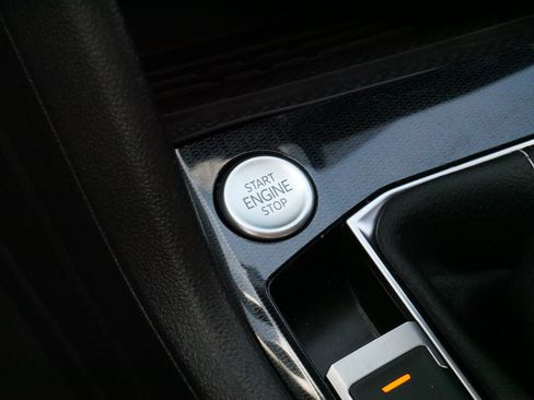 Certified 2025 Volkswagen Taos SE AWD/4WD image 28