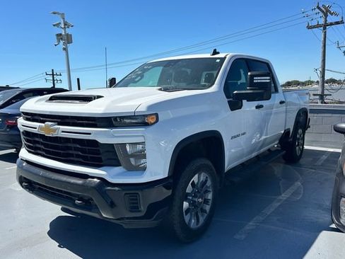 Used 2025 Chevrolet Silverado 2500 Custom w/ Custom Convenience Package AWD/4WD image 1