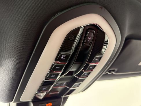 Certified 2023 Porsche Macan Turbo AWD/4WD image 21