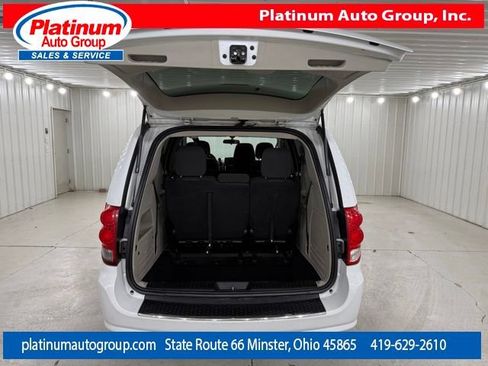 Used 2017 Dodge Grand Caravan SE FWD image 29