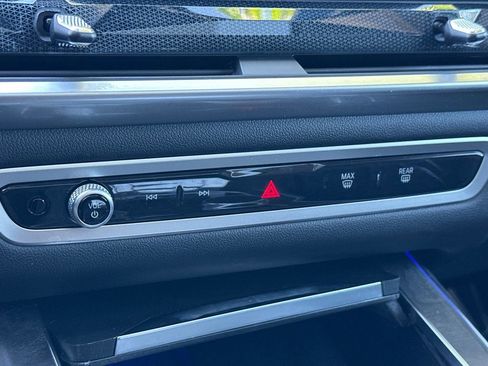 Used 2023 BMW X7 xDrive40i w/ Premium Package image 19